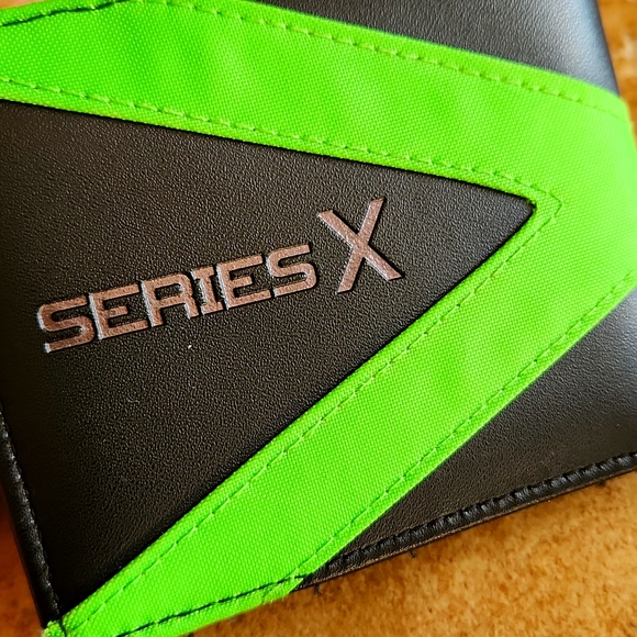 XBOX Black and Green Wallet - Picture 2 of 11